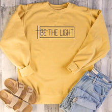 Lade das Bild in den Galerie-Viewer, Be The Light Sweater
